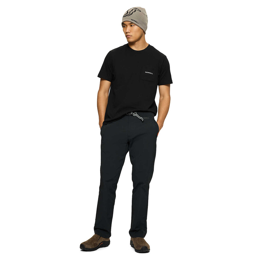 camiseta masculina de manga curta com bolso e modelagem relaxada - preta