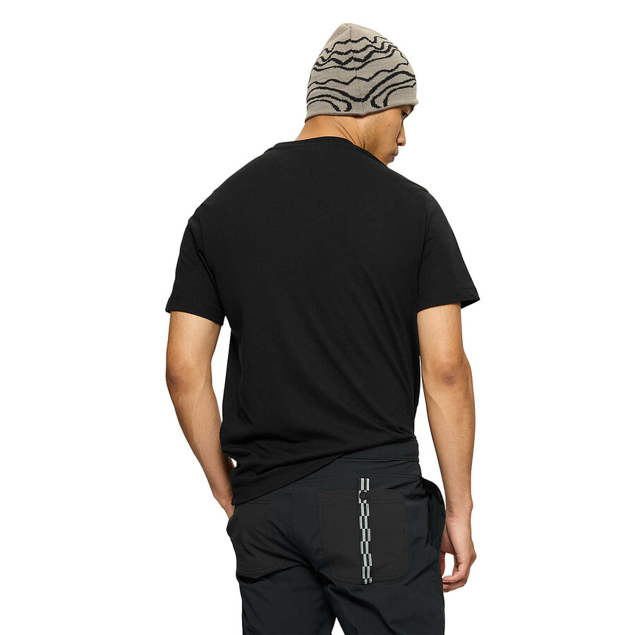 camiseta masculina de manga curta com bolso e modelagem relaxada - preta