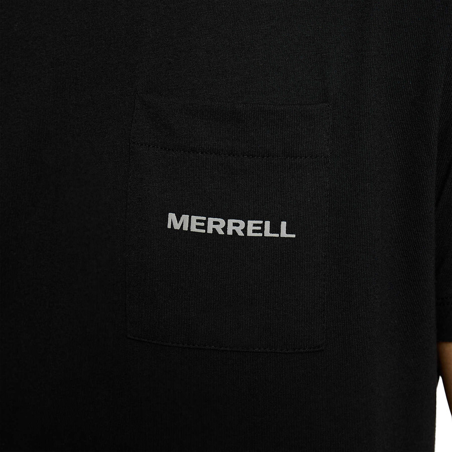 camiseta masculina de manga curta com bolso e modelagem relaxada - preta