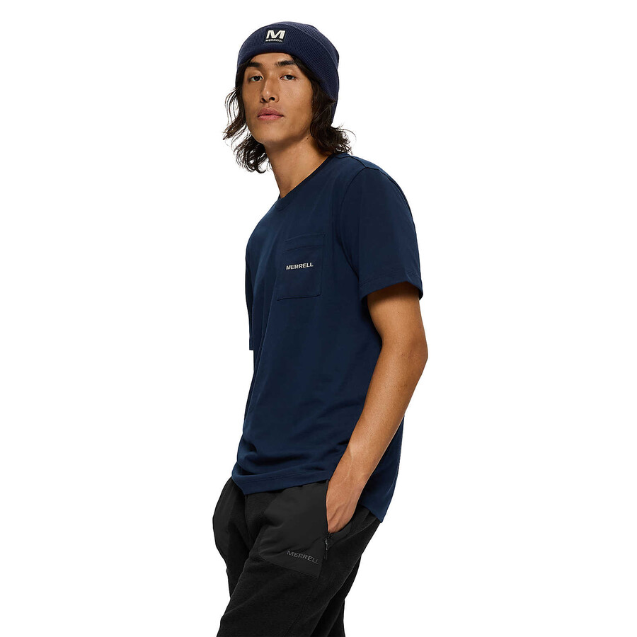 camiseta masculina de manga curta com bolso e modelagem relaxada - azul marinho noite