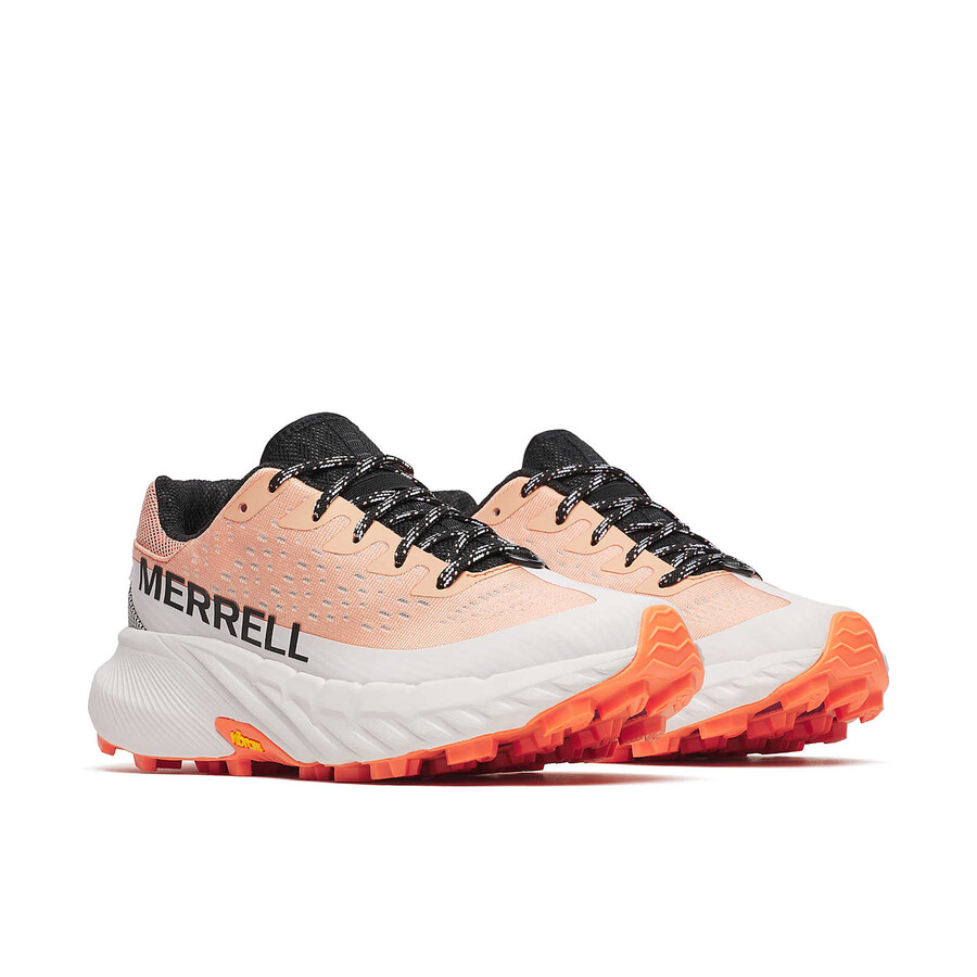 tênis de corrida de trilha feminino agility peak 5 cor salmão.
