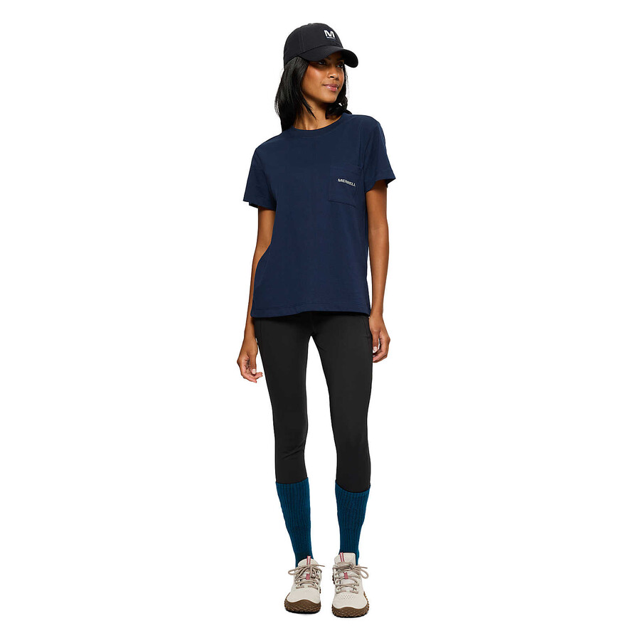 camiseta feminina de manga curta com bolso e modelagem relaxada - azul marinho noite